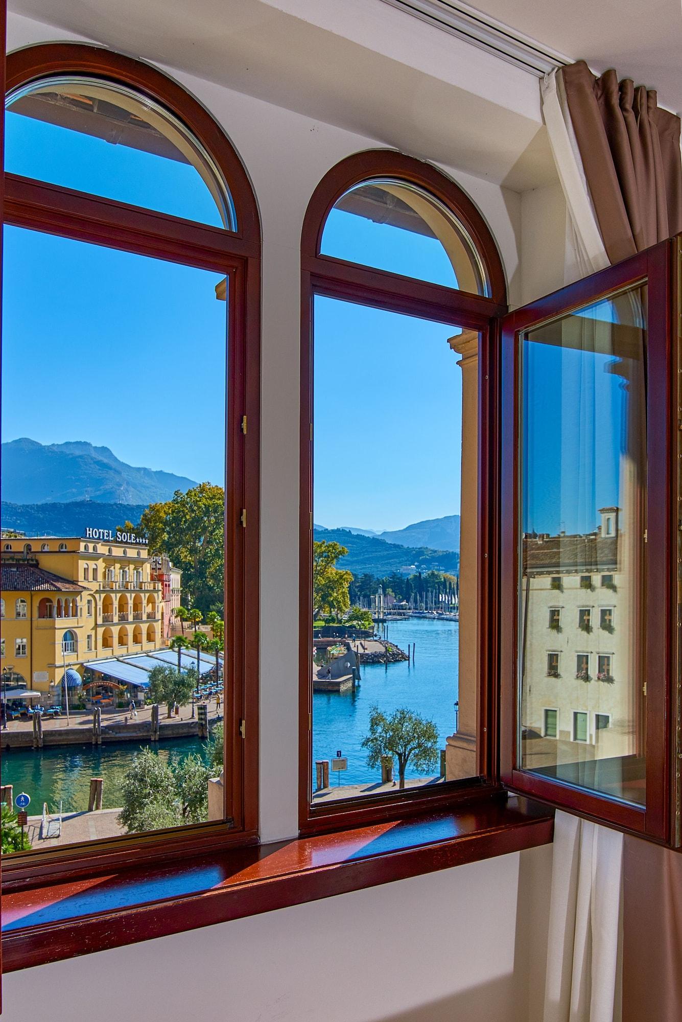 Hotel Europa - Skypool & Panorama Riva del Garda Luaran gambar